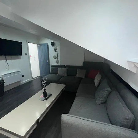 Two Bedroom Flat By Brookland Serviced Short Lets Leeds With Free Wifi Apartment Leeds (West Yorkshire)