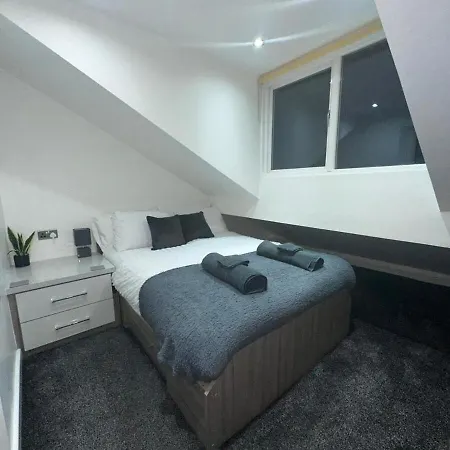 Two Bedroom Flat By Brookland Serviced Short Lets Leeds With Free Wifi Apartment