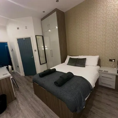 Apartment Two Bedroom Flat By Brookland Serviced Short Lets Leeds With Free Wifi *