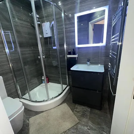 Two Bedroom Flat By Brookland Serviced Short Lets Leeds With Free Wifi Leeds (West Yorkshire)